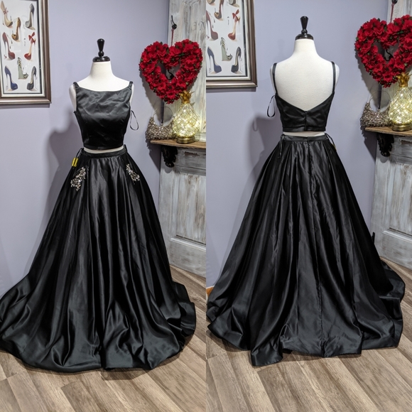 Sherri Hill Dresses & Skirts - NWOT Sherri Hill 2 pc formal dress